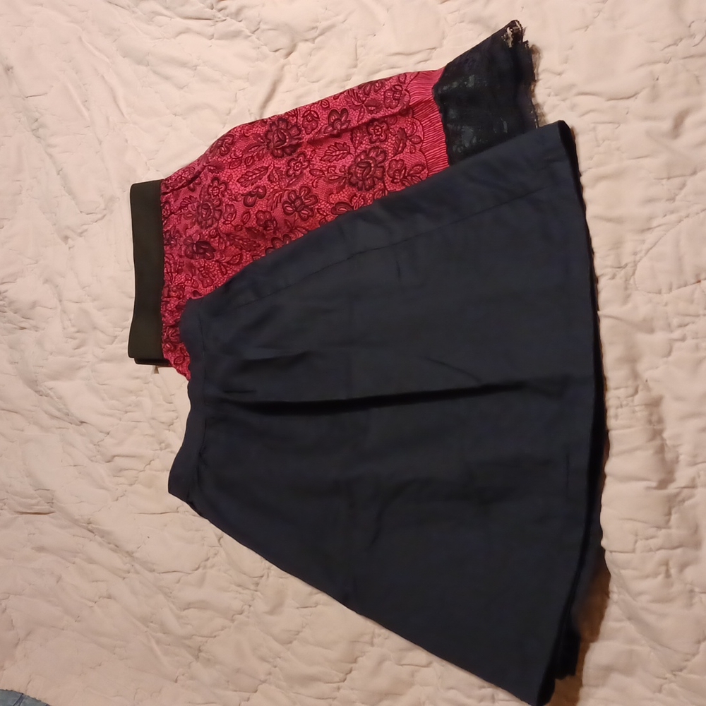 Bundle of 2 Womens Skirts XL skirts black pleaded skirt and elastic waist skirt